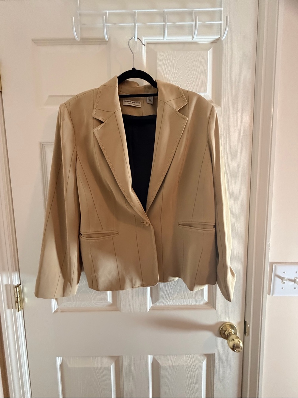 Valerie Stevens Beige Single-Button Tailored Blazer